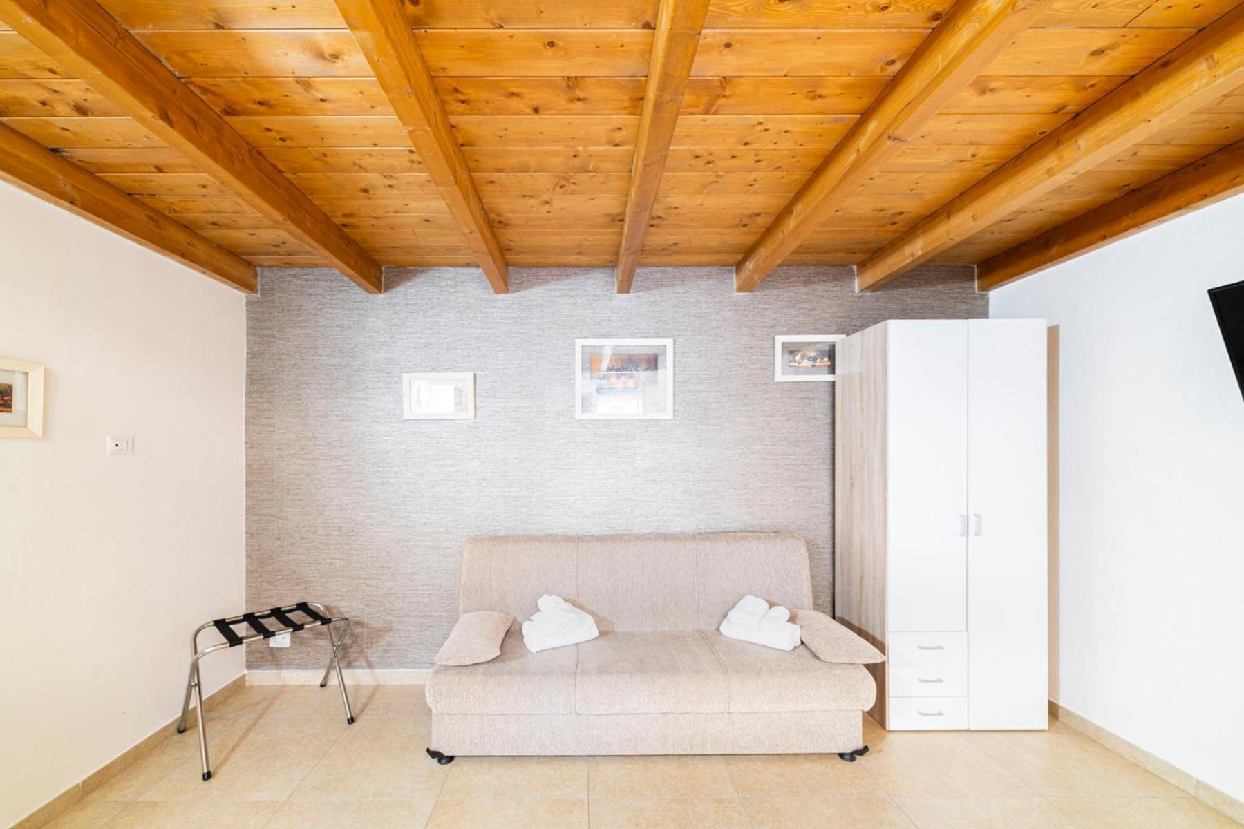 Corso 138 - Sleep & Fly - By Domusextra Bed & Breakfast Naples Luaran gambar