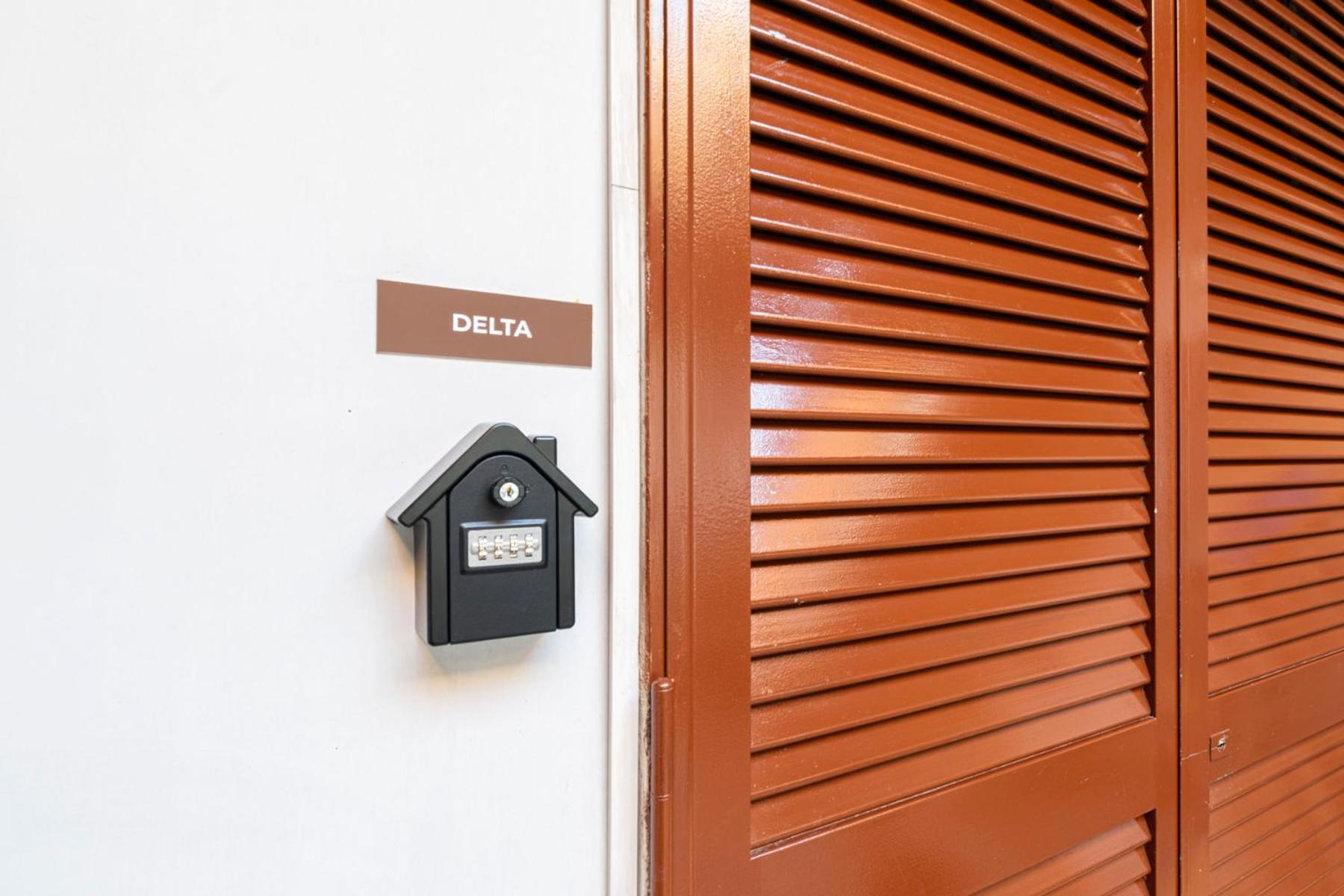 Corso 138 - Sleep & Fly - By Domusextra Bed & Breakfast Naples Luaran gambar