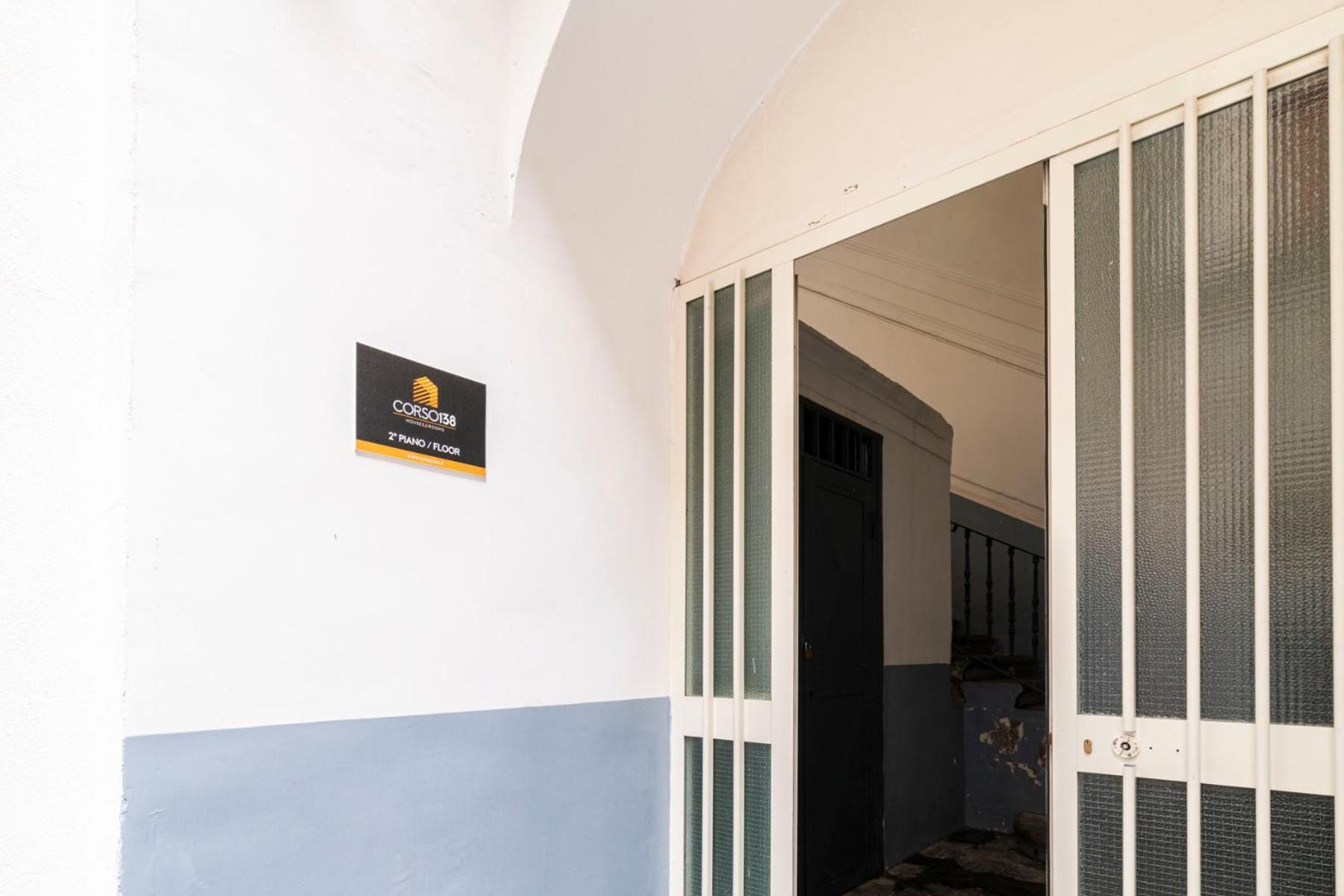 Corso 138 - Sleep & Fly - By Domusextra Bed & Breakfast Naples Luaran gambar