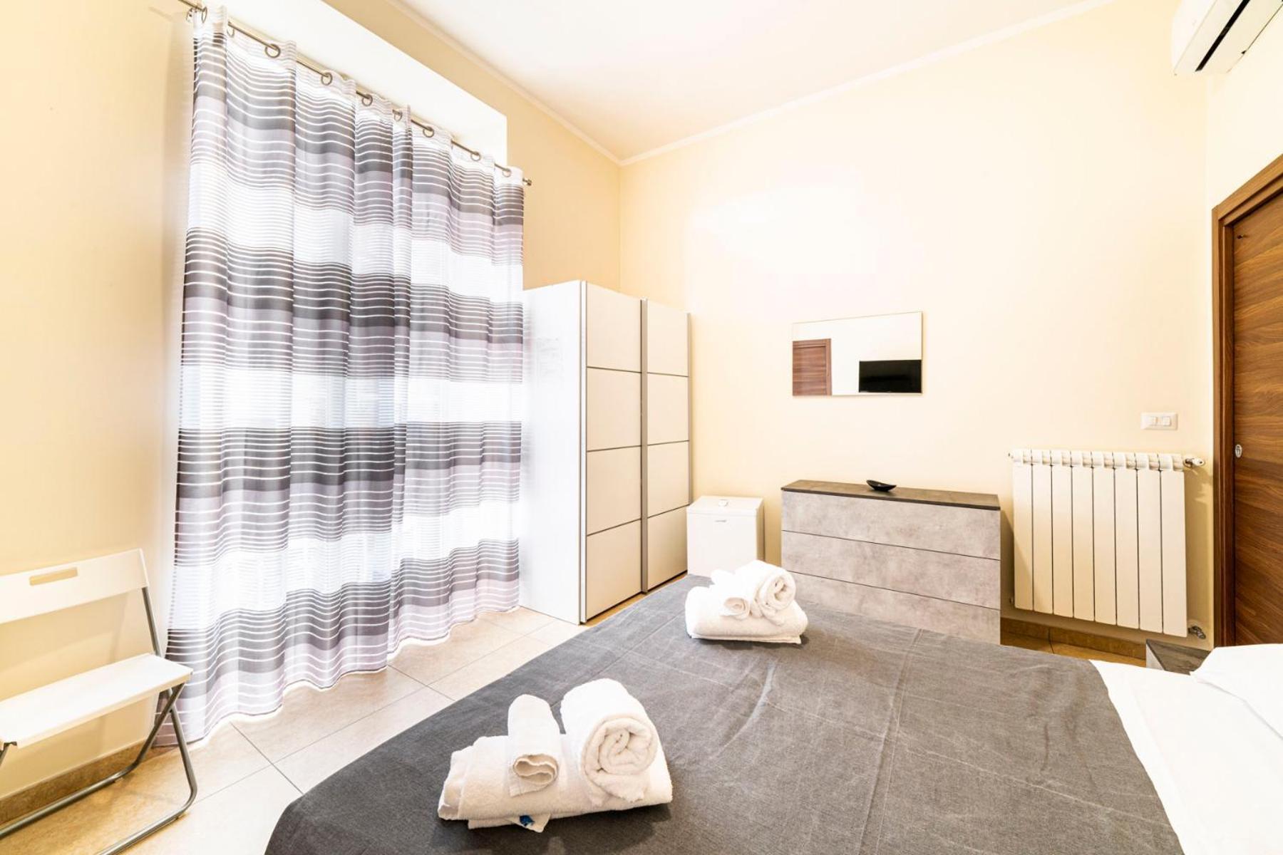 Corso 138 - Sleep & Fly - By Domusextra Bed & Breakfast Naples Luaran gambar