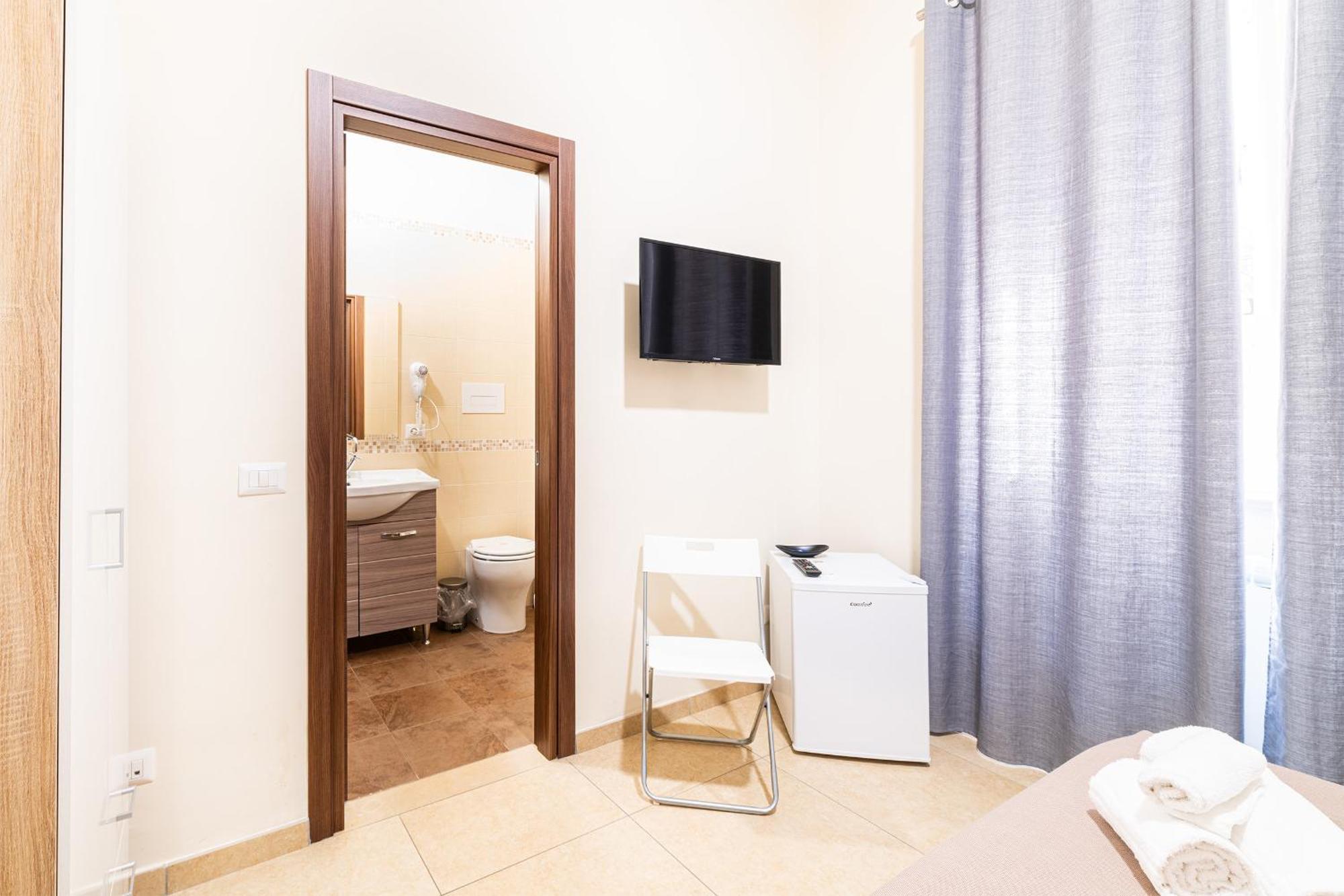 Corso 138 - Sleep & Fly - By Domusextra Bed & Breakfast Naples Luaran gambar