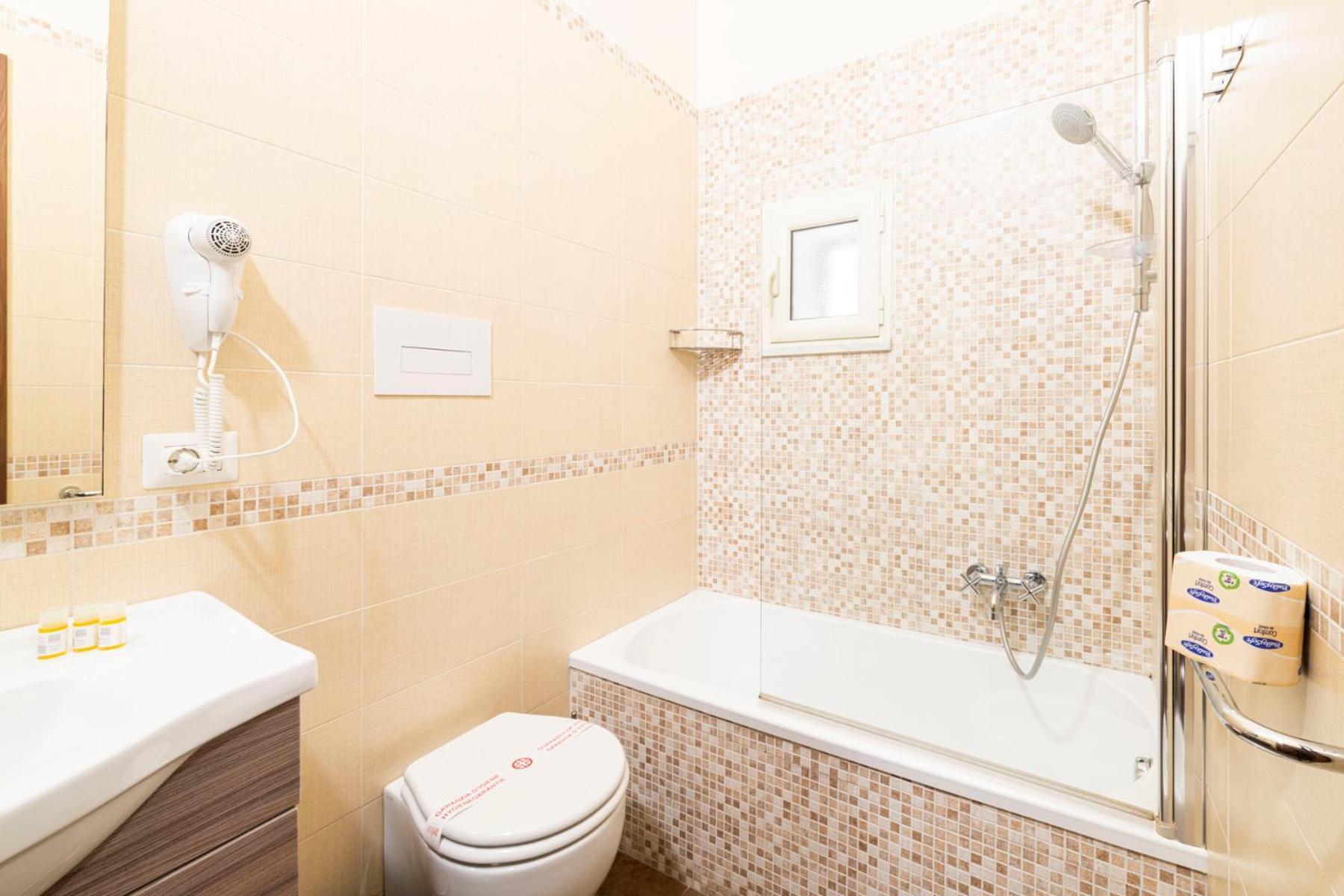 Corso 138 - Sleep & Fly - By Domusextra Bed & Breakfast Naples Luaran gambar